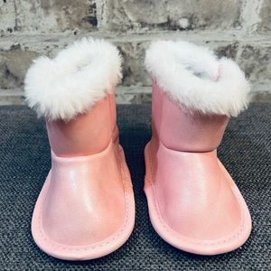 CHILD OF MINE BY CARTERS Pink SPARKLY INFANT GIRLS Booties 0-3 Months.